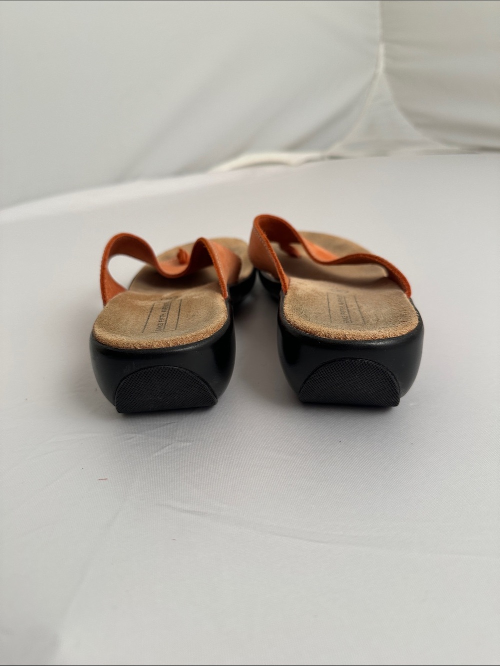 Saks Fifth Avenue Y2K cantaloupe suede thong sandals - Picture 4 of 8